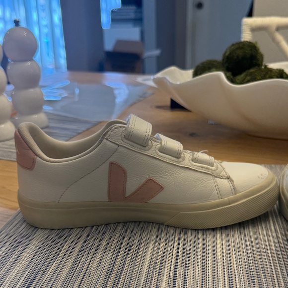 Veja Recife Women’s White and Pink Velcro Sneakers US 6/ Euro 37 - Picture 6 of 10